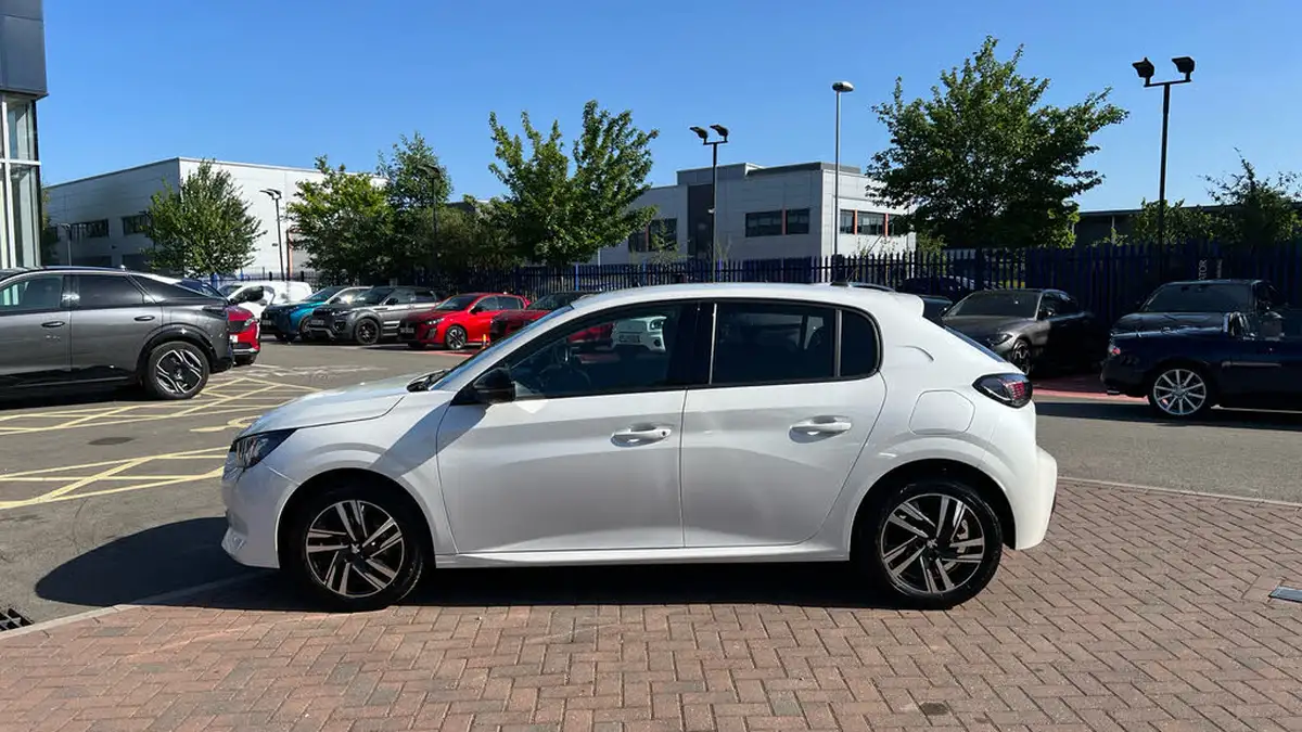 2022-peugeot-208-12-puretech-allure-premium-100ps-big-5