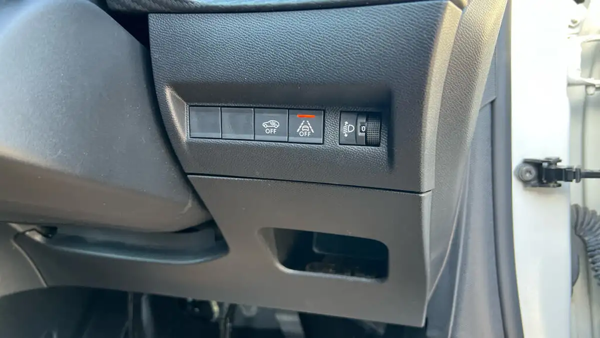 2022-peugeot-208-12-puretech-allure-premium-100ps-big-33