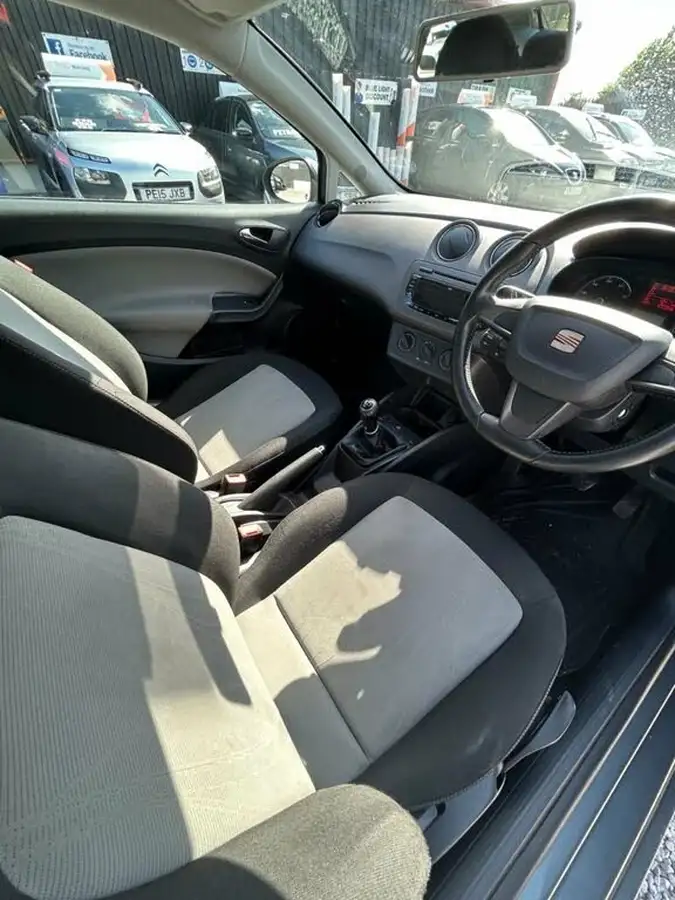 2013-seat-ibiza-14-se-sportcoupe-hatchback-3d-big-16