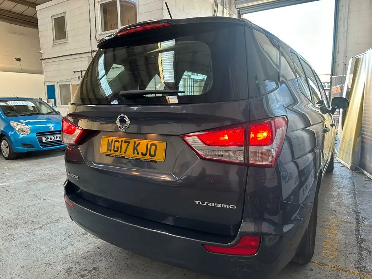 2017-kgm-ssangyong-turismo-22td-se-big-7