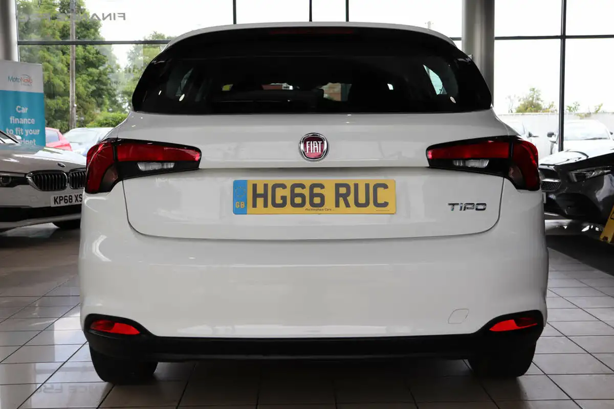 2016-fiat-tipo-14-easy-hatchback-big-6