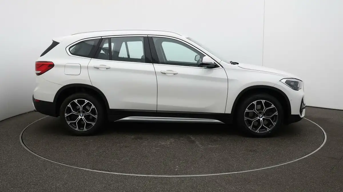 2021-bmw-x1-20-sdrive20i-xline-big-49