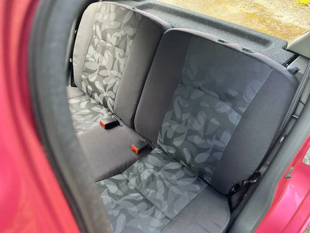 2011-suzuki-alto-10-sz2-big-28
