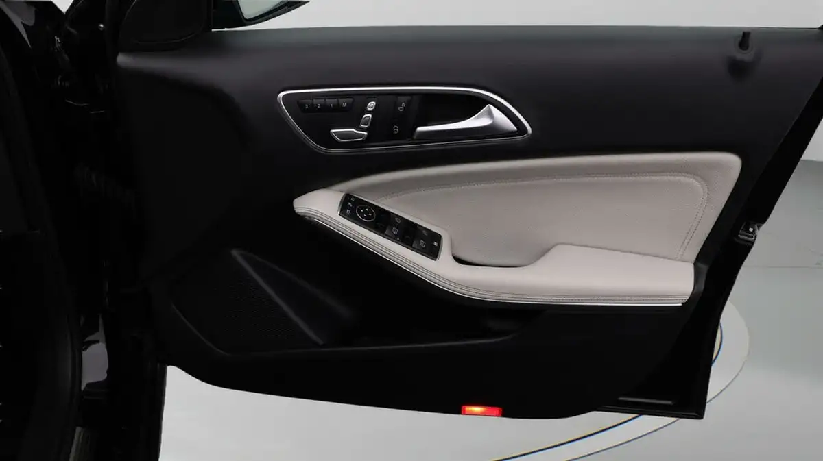 2018-mercedes-benz-a-class-16-a160-sport-premium-plusss-big-14