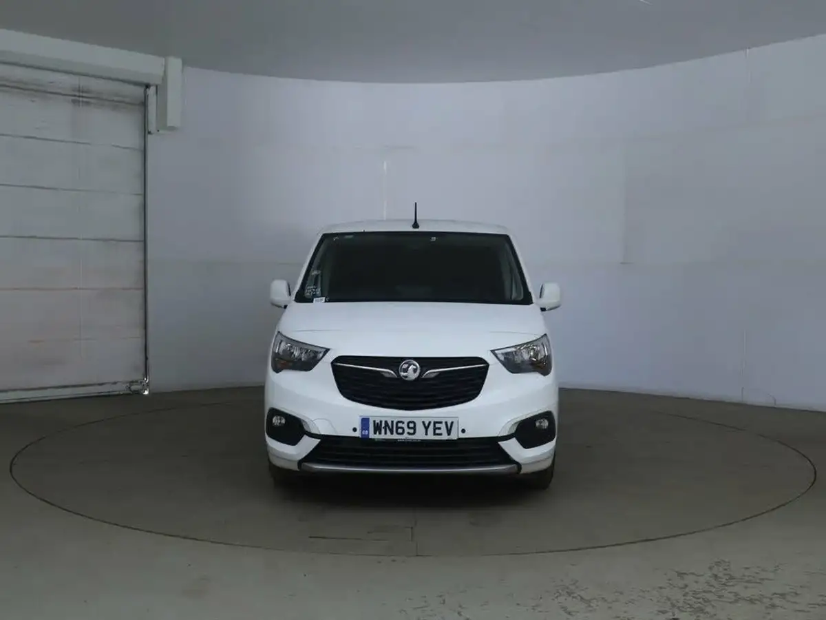 2020-vauxhall-combo-15cdti-le-nav-2300-l2h1-big-1