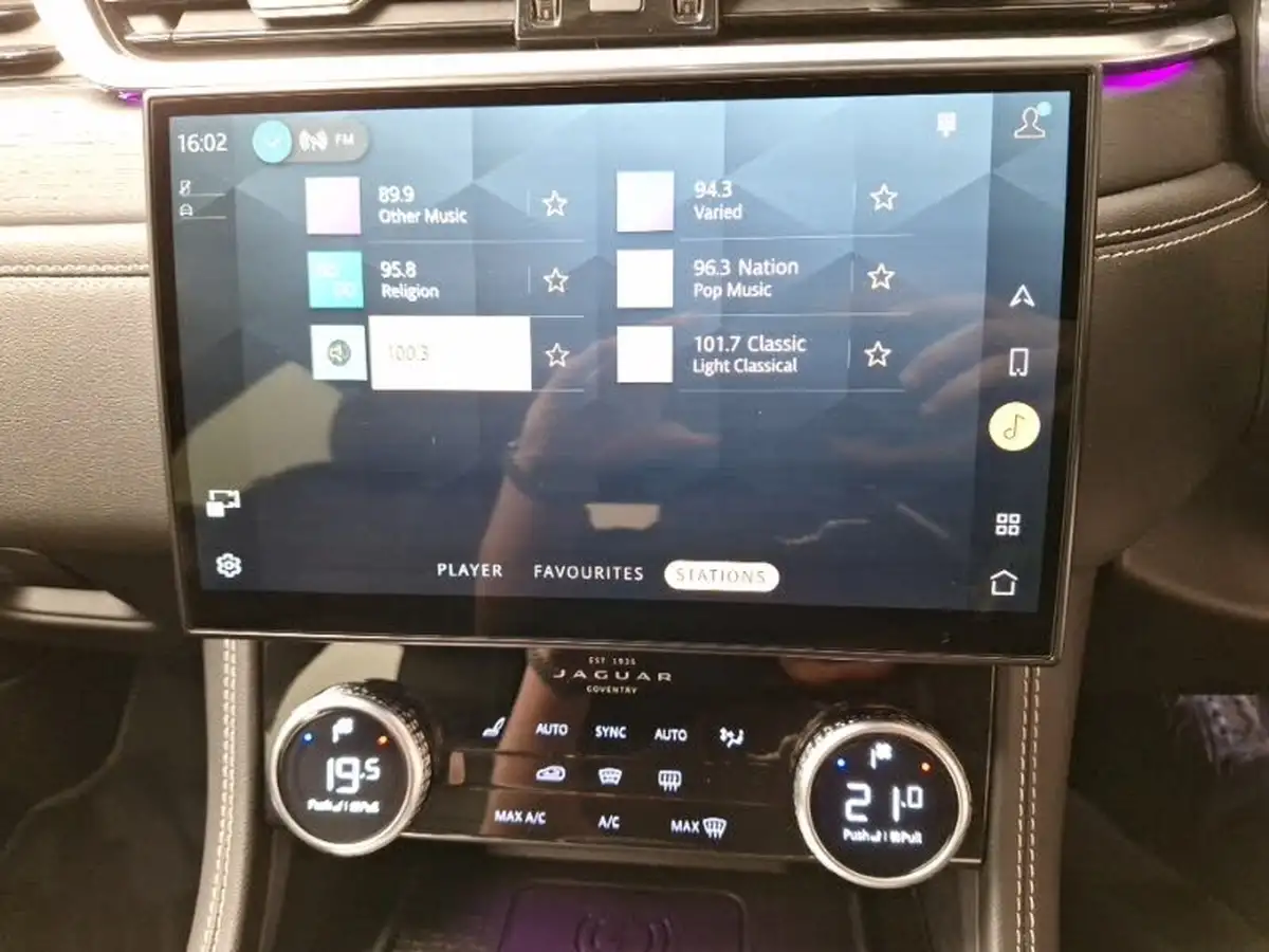 2022-jaguar-f-pace-20-p250-r-dynamic-black-big-15