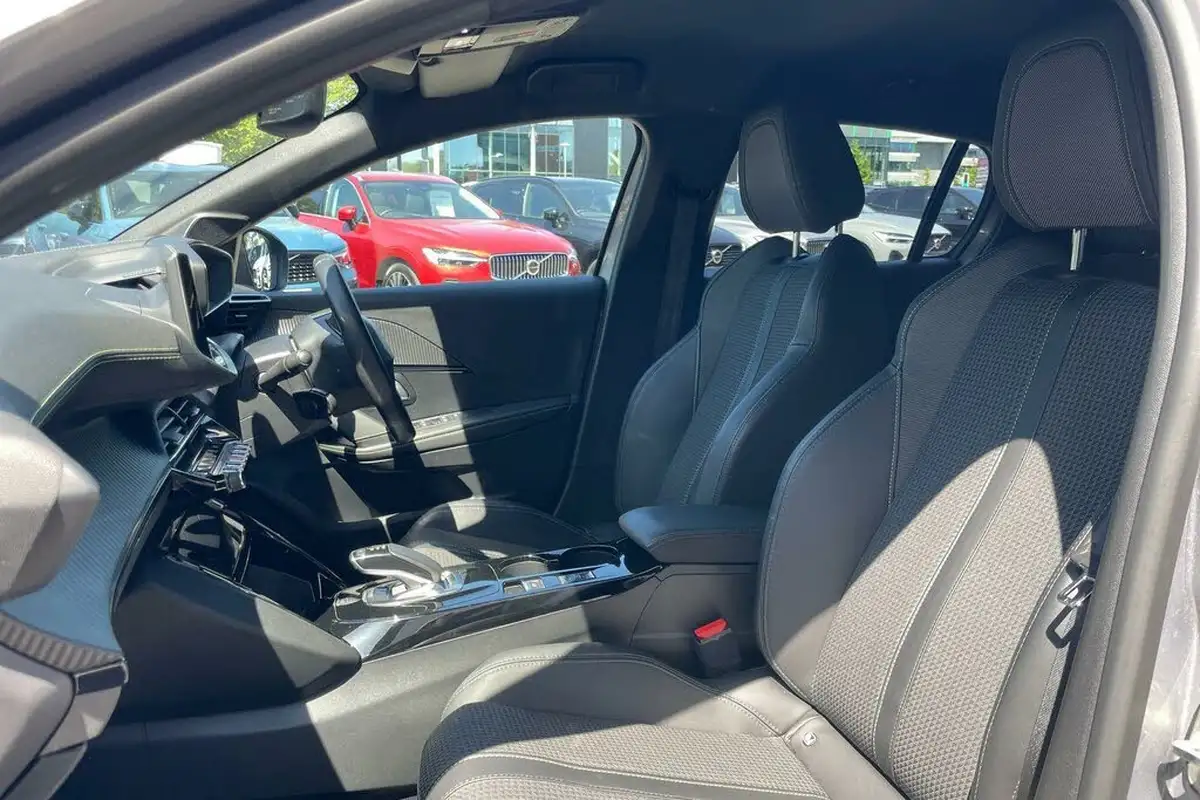 2021-peugeot-208-e-gt-50kwh-big-26