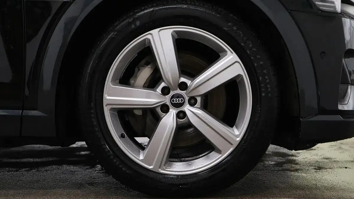 2022-audi-e-tron-50e-technik-sportback-big-5