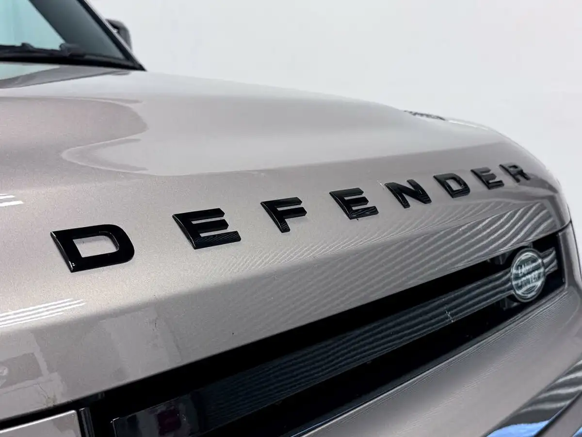 2022-land-rover-110-defender-50-p525-v8-big-11