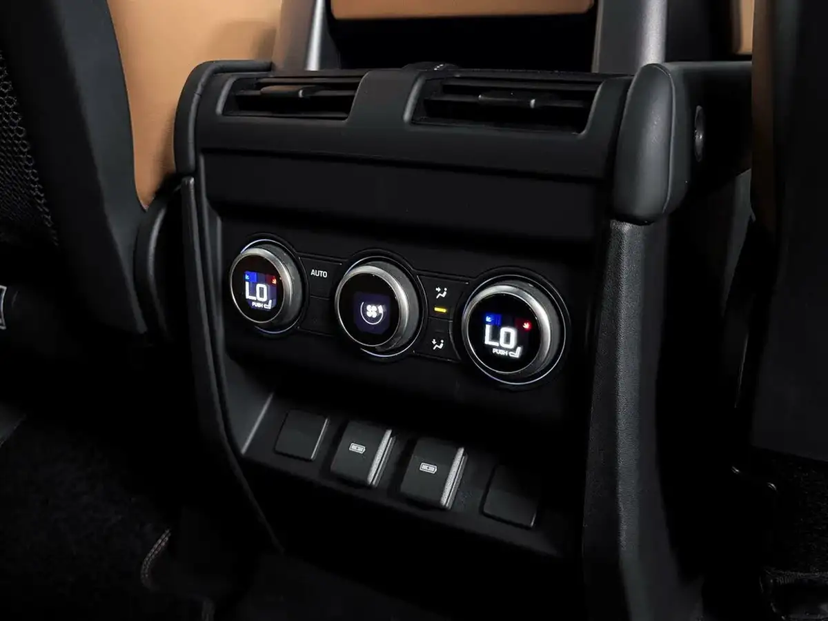 2022-land-rover-110-defender-50-p525-v8-big-59