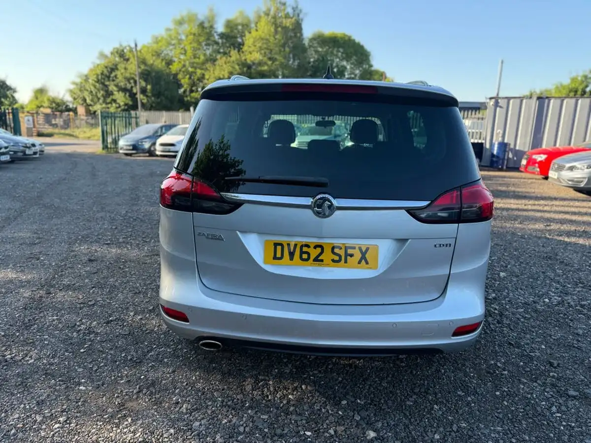 2012-vauxhall-zafira-tourer-20cdti-sri-big-7