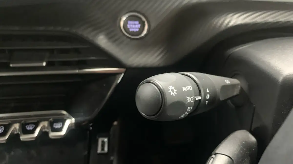 2024-peugeot-208-e-e-style-big-26