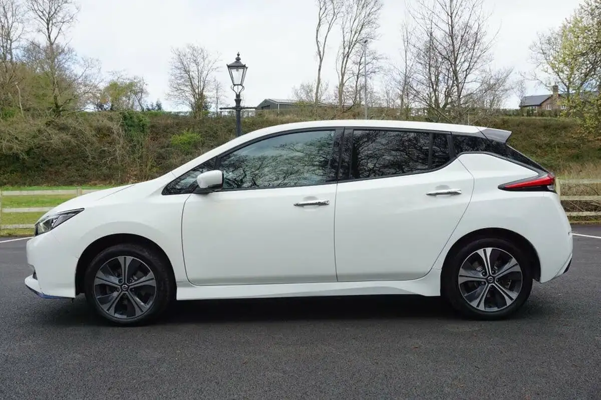 2021-nissan-leaf-e-e-tekna-big-15