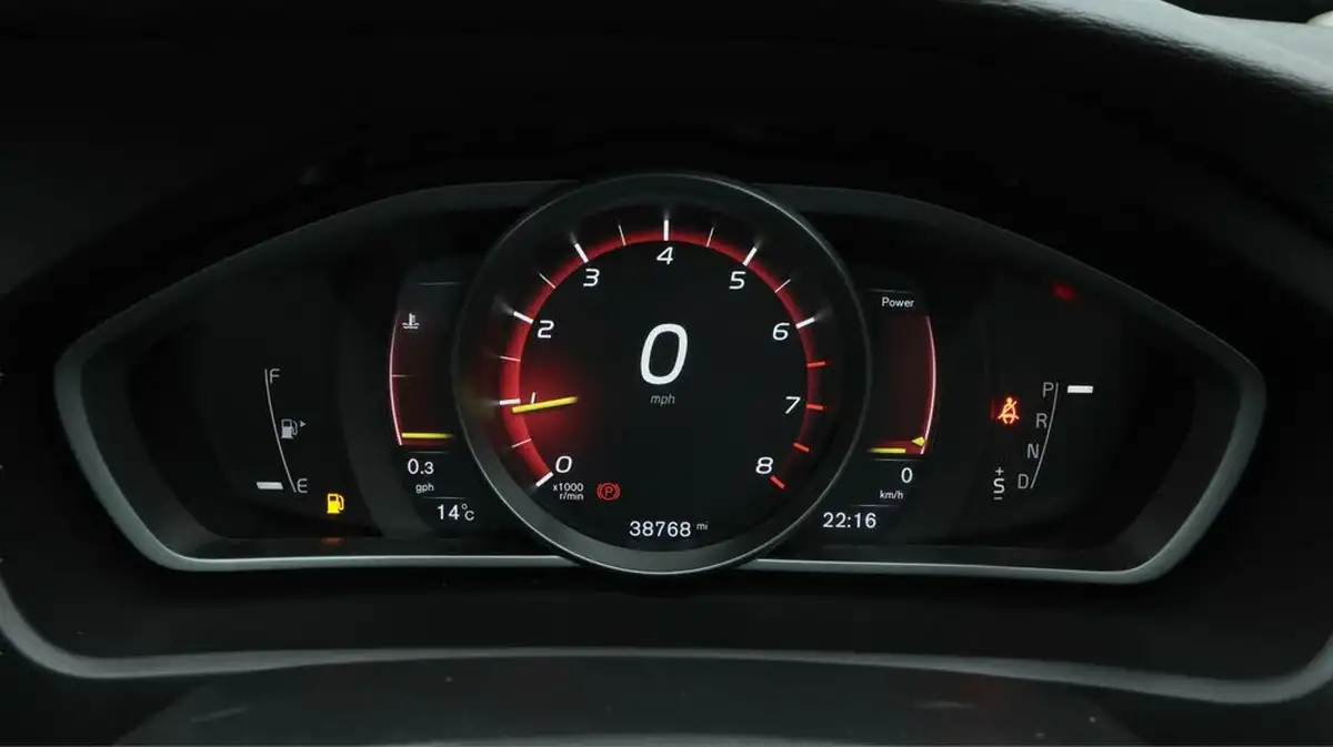 2018-volvo-v40-15-t3-inscription-big-10