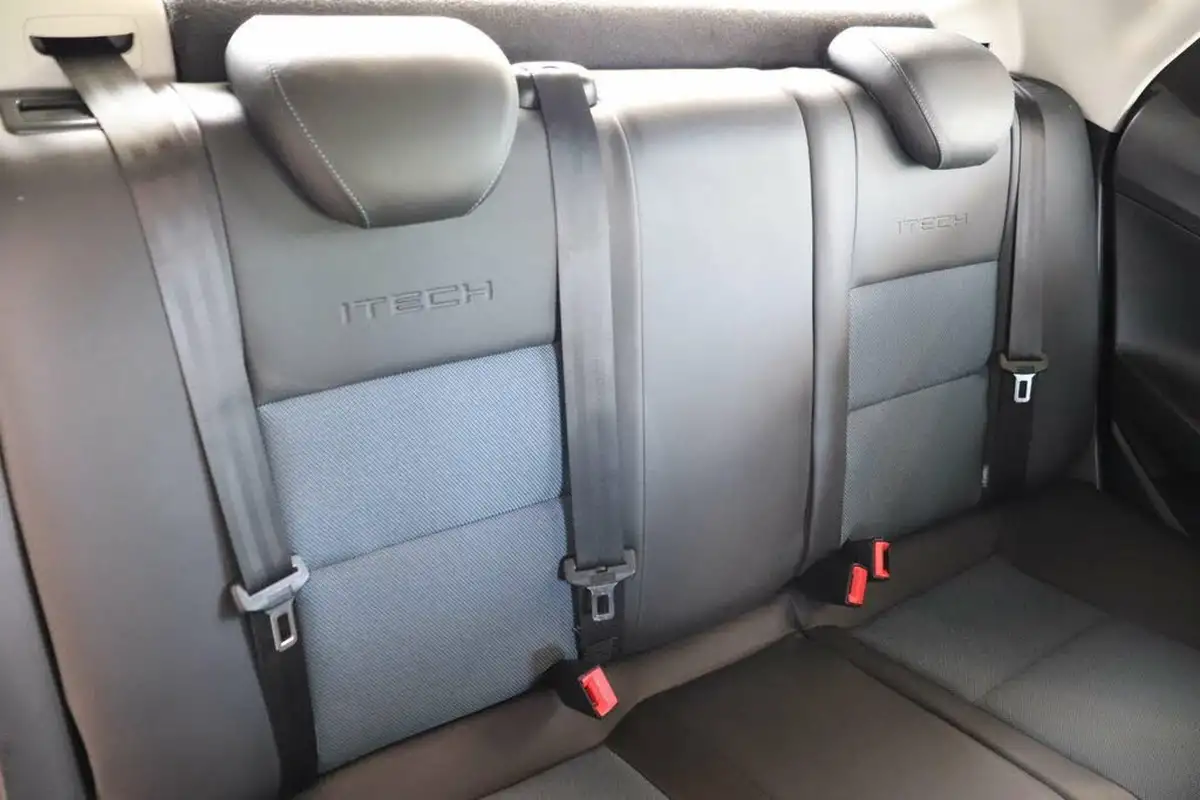 2015-seat-ibiza-12-i-tech-hatchback-5d-big-26