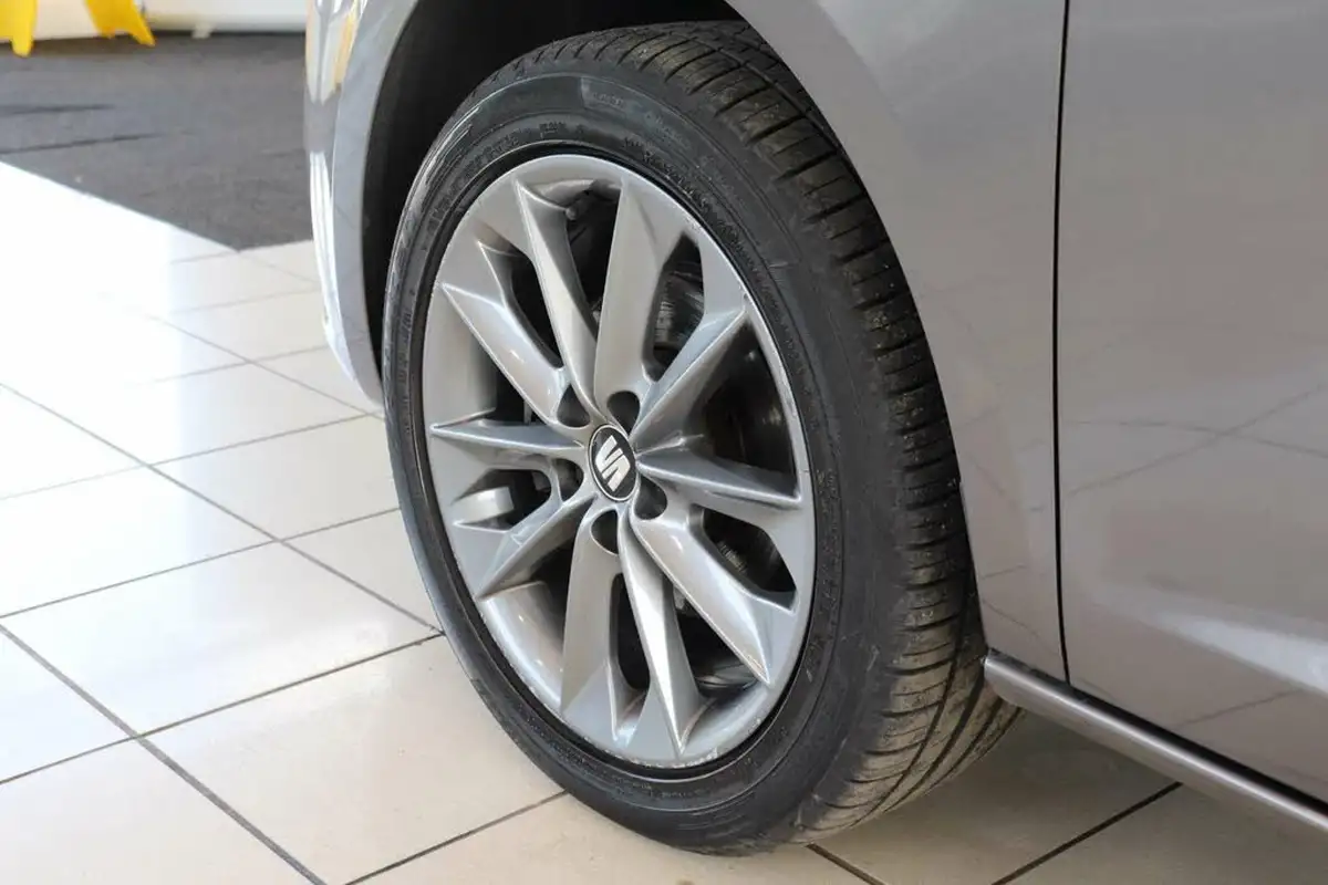 2015-seat-ibiza-12-i-tech-hatchback-5d-big-50