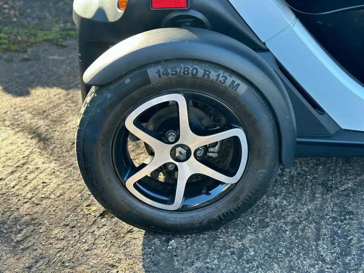 2019-fiat-500-12-lounge-ss-big-3