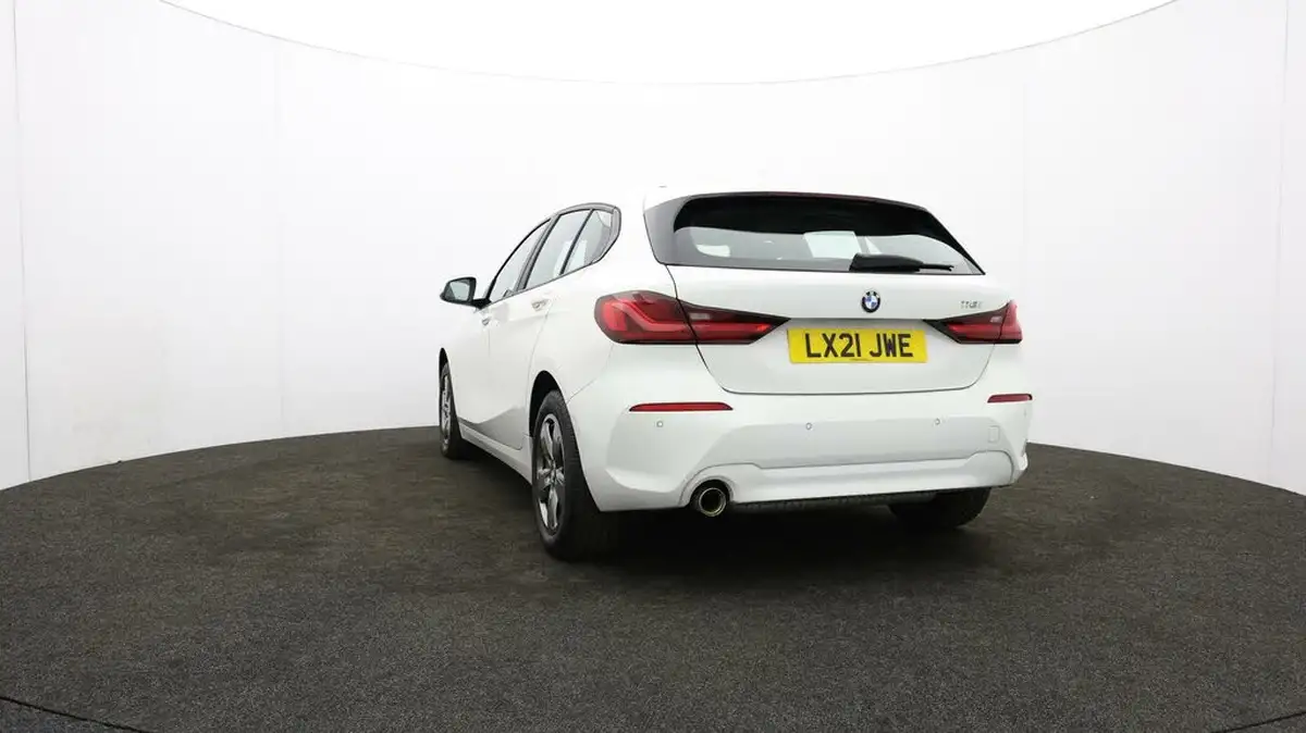 2021-bmw-1-series-15-118i-se-lcp-big-29