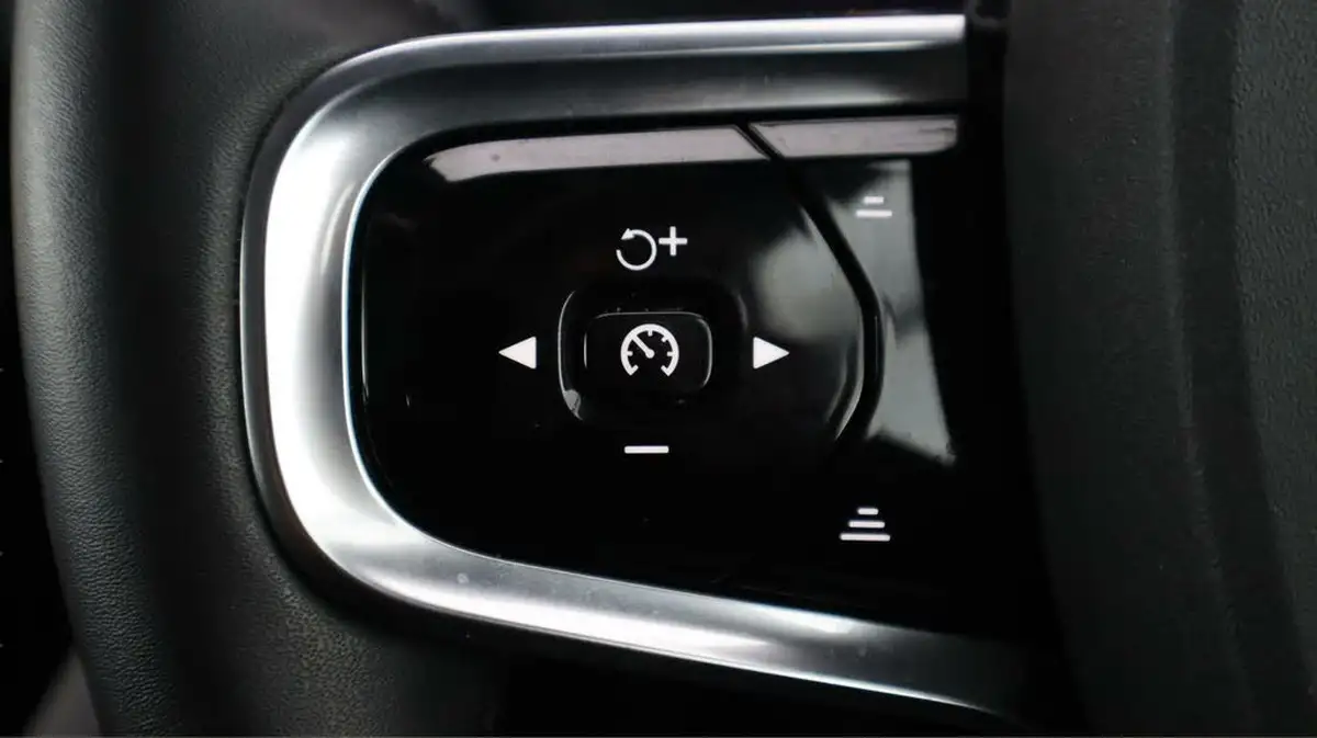 2021-polestar-polestar-2-e-ps2-300kw-long-dual-big-21