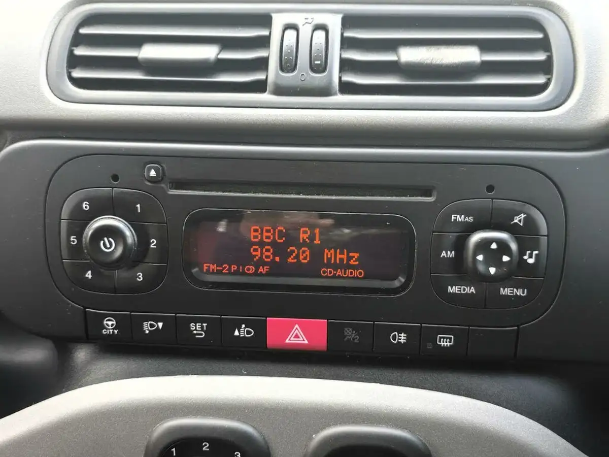 2014-fiat-panda-12-easy-big-28