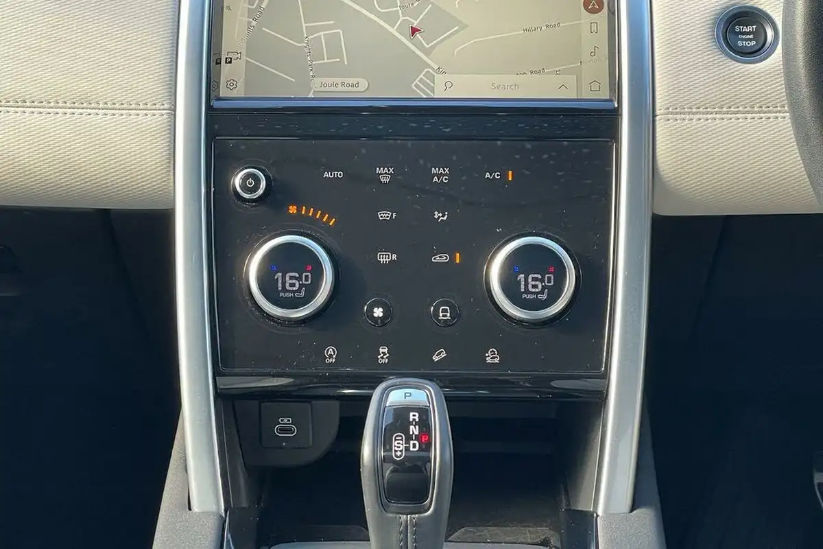 2022-land-rover-discovery-sport-20-d200-urban-edition-big-15