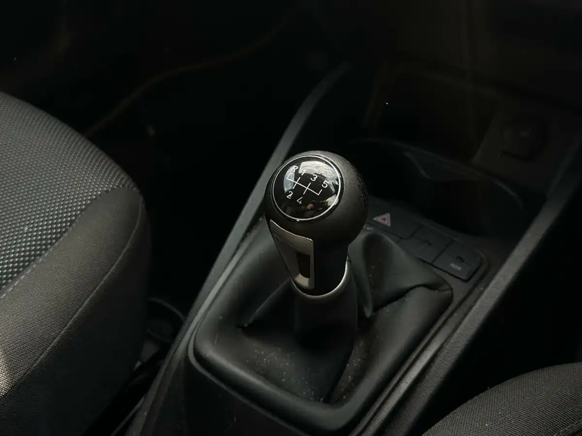 2009-seat-ibiza-14-sport-5d-big-36