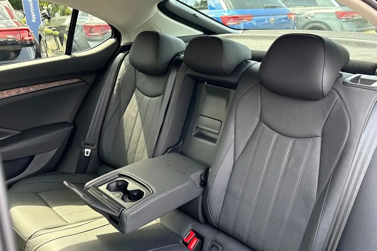 2025-skoda-superb-20tdi-laurin-klement-193ps-4x4-hatchback-big-18