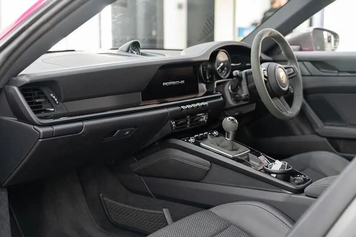 2023-porsche-911-30-carrera-t-big-8