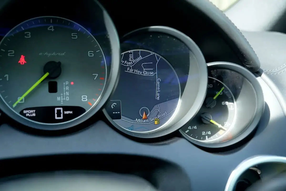 2016-porsche-cayenne-30-s-e-hybrid-big-35