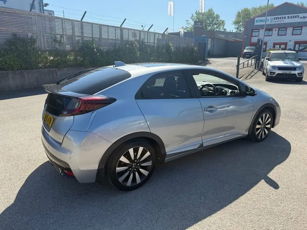 2016-honda-civic-18-i-vtec-sr-dasp-hatchback-auto-big-9