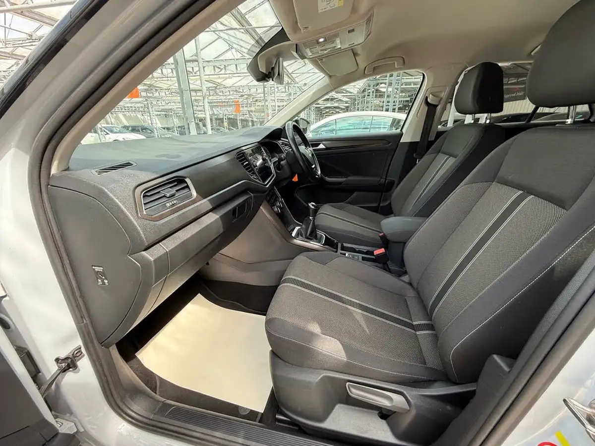 2019-volkswagen-t-roc-15-tsi-design-big-36