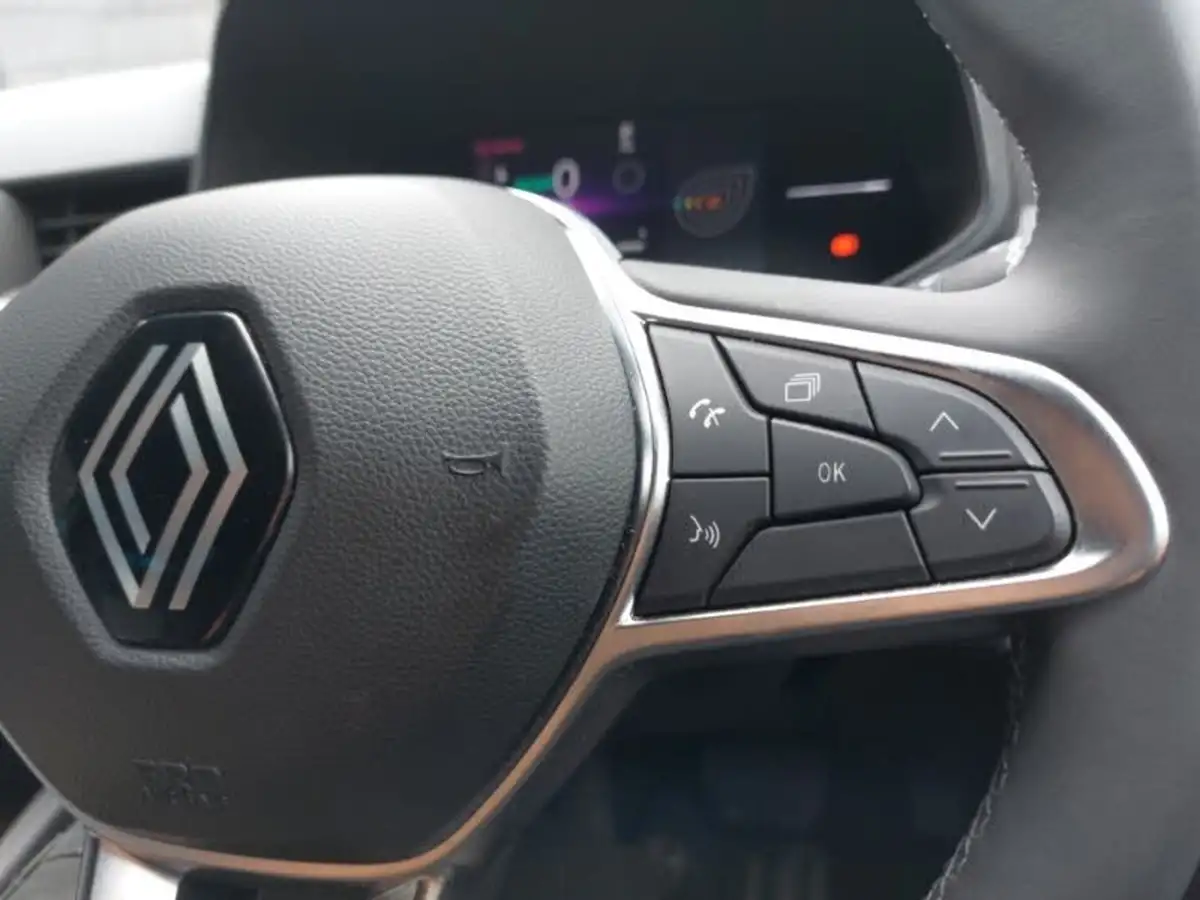 2024-renault-clio-16-techno-big-15