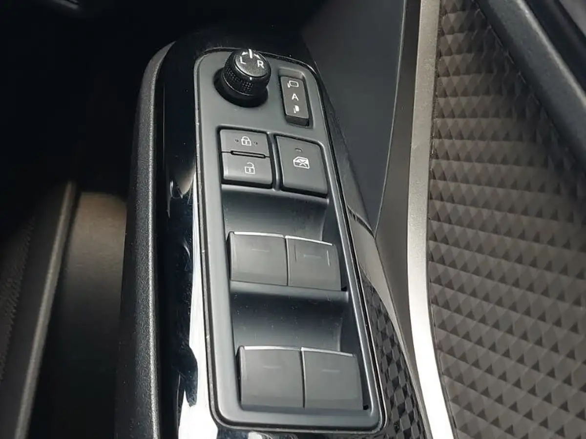 2020-toyota-c-hr-20-vvt-i-orange-edition-big-18