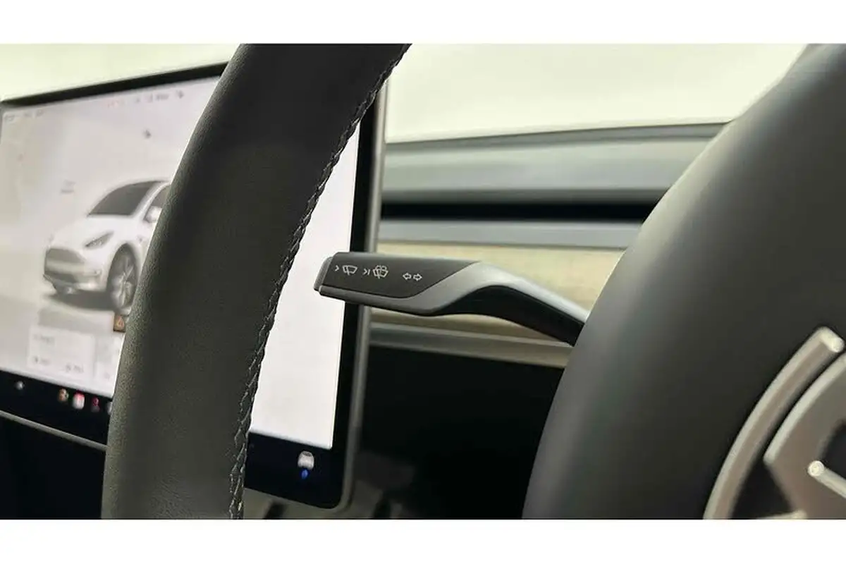 2023-tesla-model-y-e-rwd-big-39