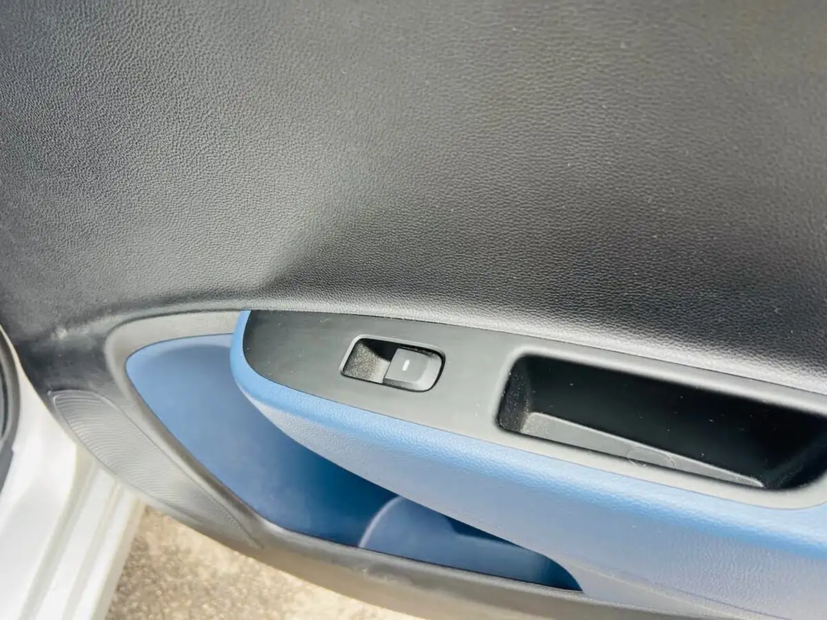 2015-hyundai-i10-10-se-big-26