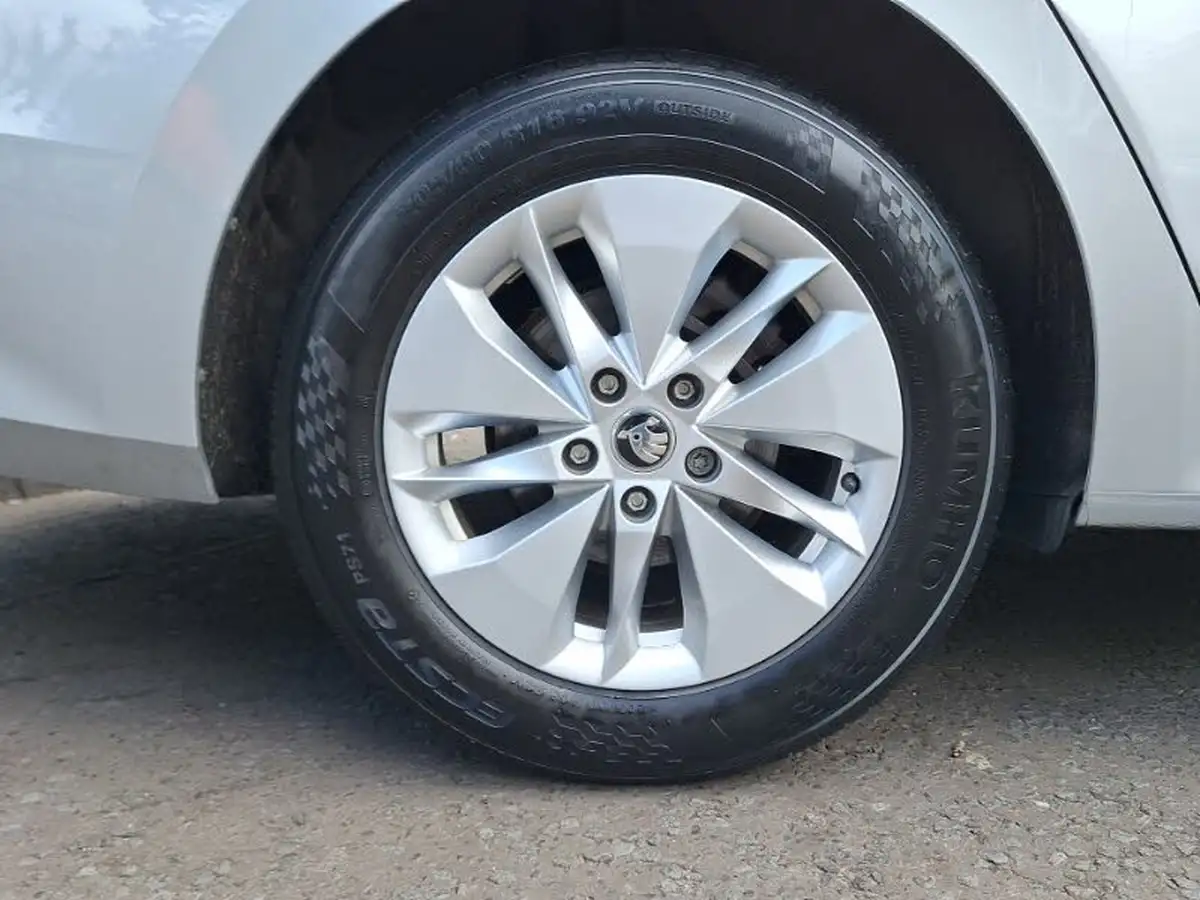2021-skoda-octavia-10-tsi-e-tec-se-hatchback-big-11