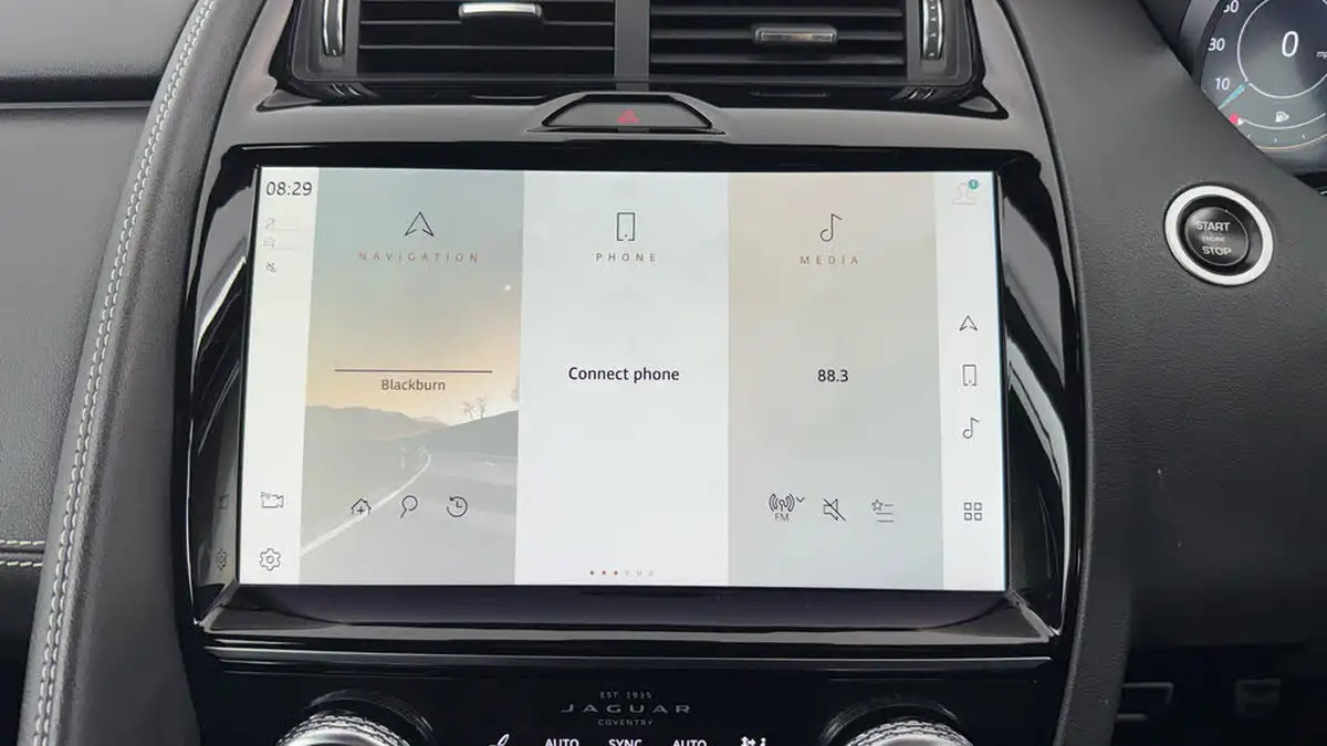 2021-jaguar-e-pace-15-p300e-r-dynamic-se-big-11