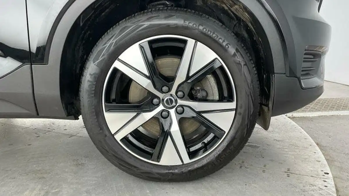 2022-volvo-xc40-15-t4-r-design-big-4