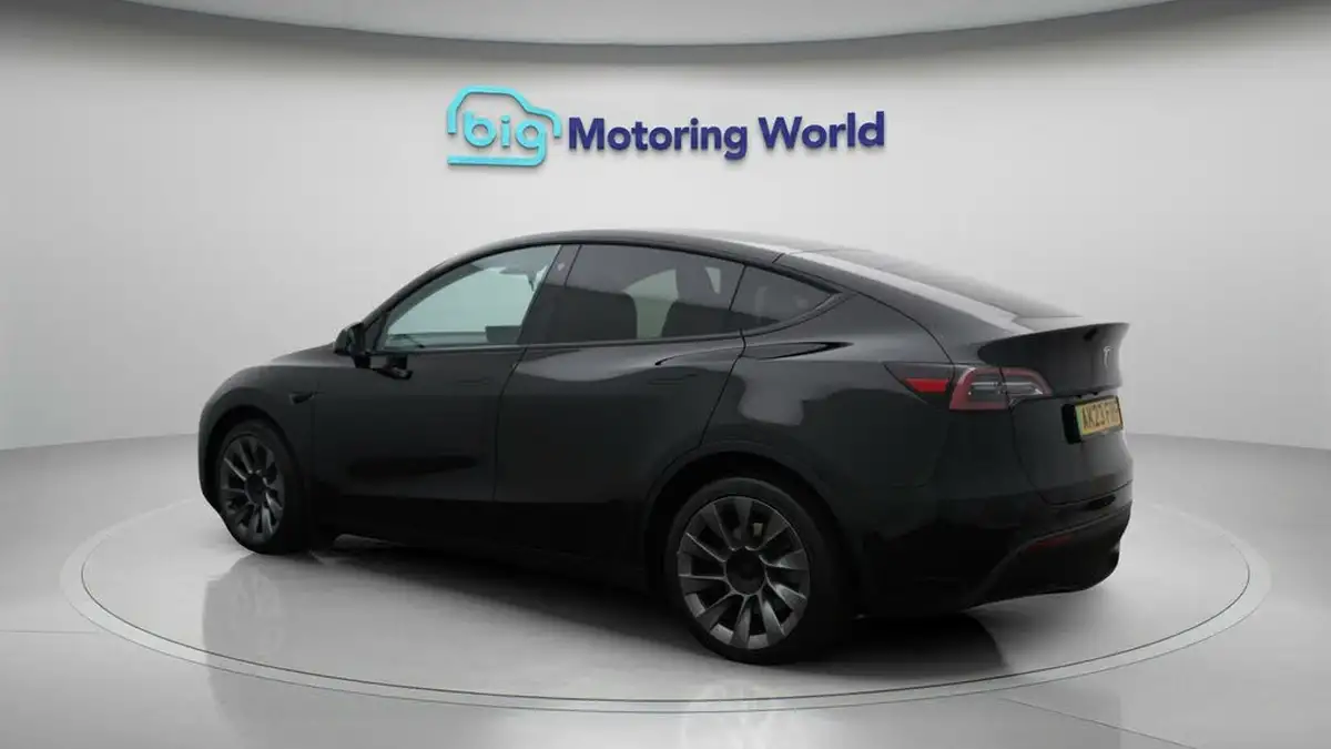 2023-tesla-model-y-e-rwd-big-5