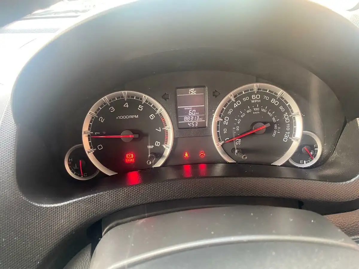 2014-suzuki-swift-12-sz-l-5d-big-32