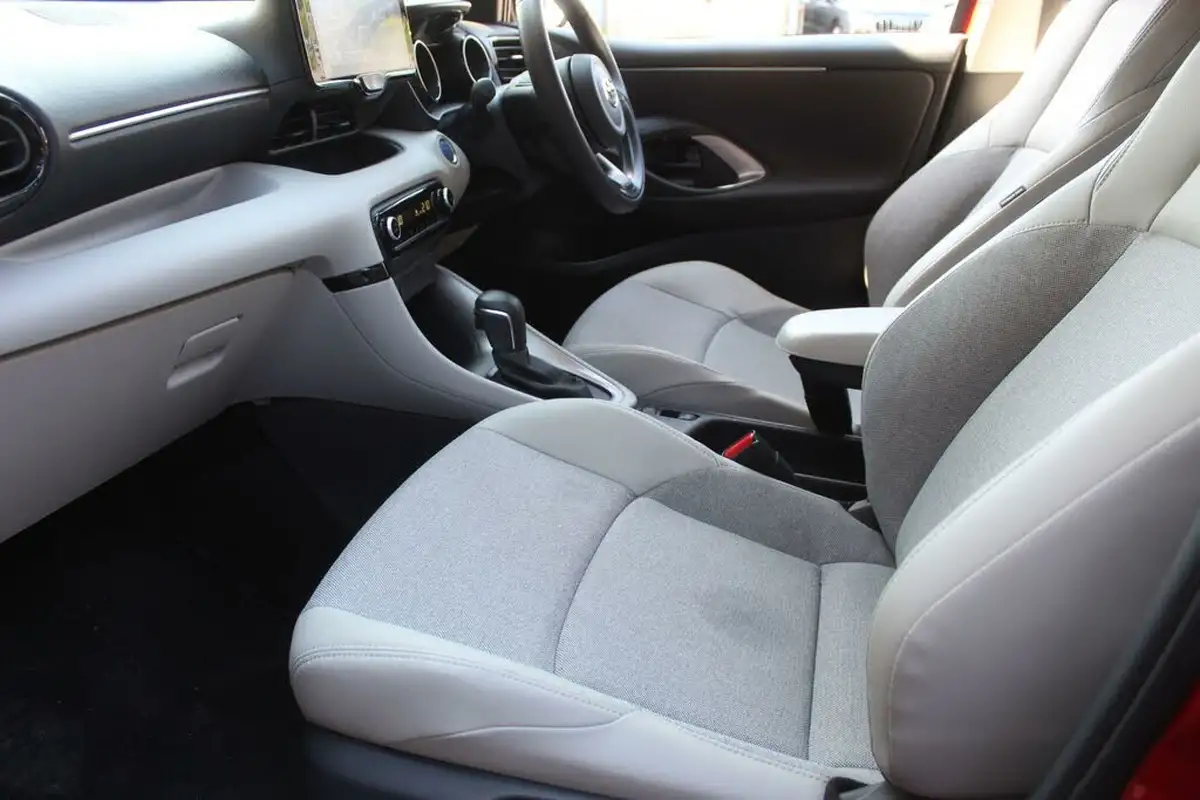 2022-toyota-yaris-cross-15-vvt-i-excel-city-packpan-roof-big-12