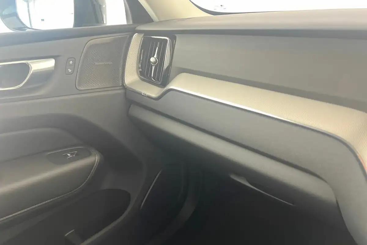 2024-volvo-xc60-20-b5-plus-big-29