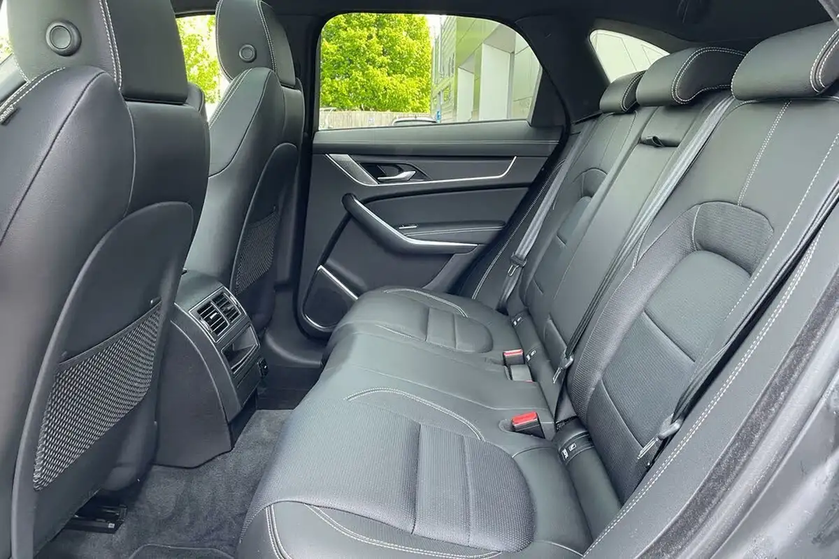 2022-jaguar-f-pace-20-d200-r-dynamic-black-big-49