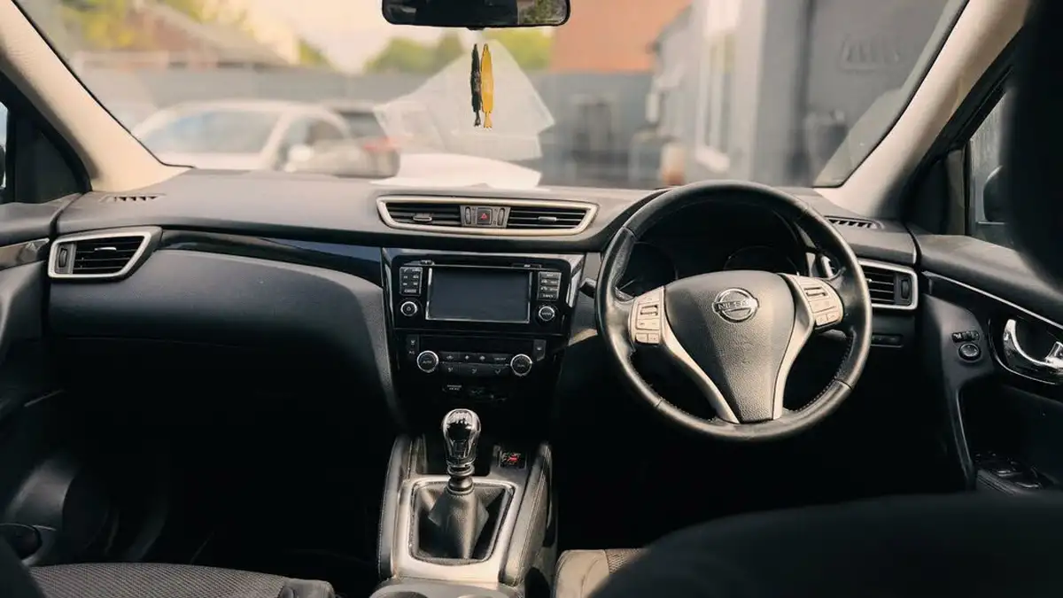 2015-nissan-qashqai-big-15