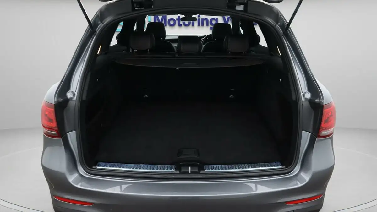 2022-mercedes-benz-glc-class-20d-glc220d-amg-line-195ps-station-wagon-5d-1950cc-4matic-plus-big-17