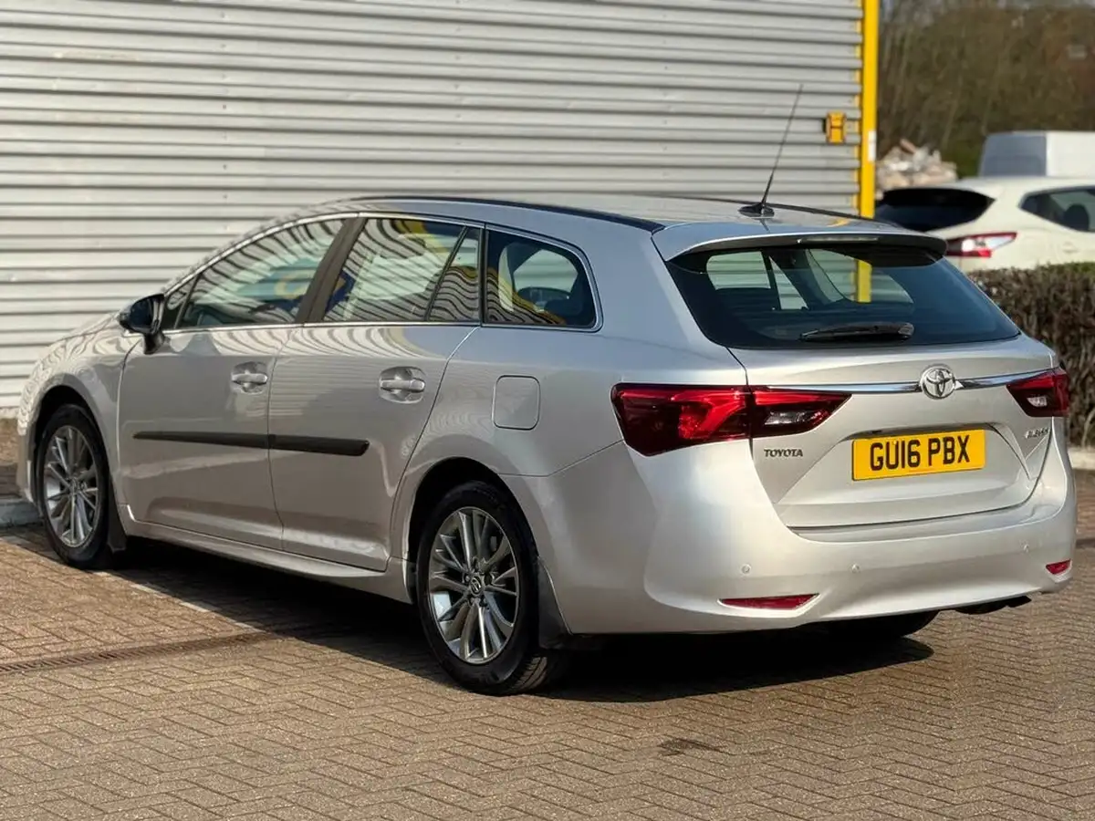 2016-toyota-avensis-18-v-matic-business-edition-touring-sports-5d-cvt-big-10