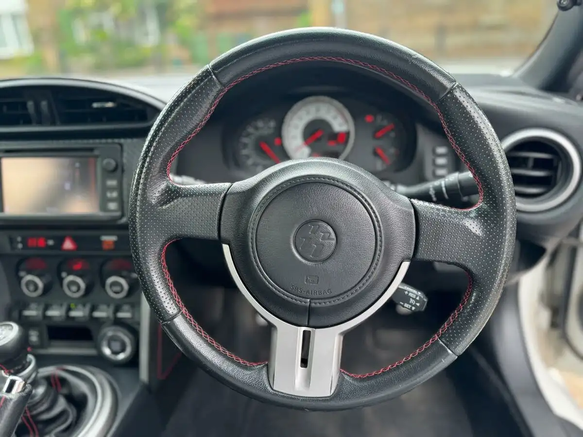 2015-toyota-gt86-20-aero-big-21