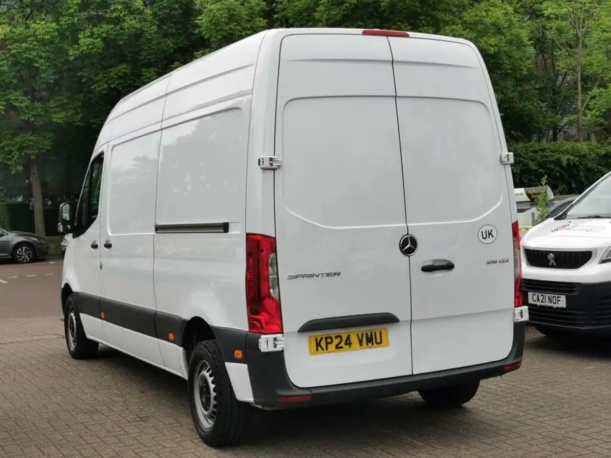 2024-mercedes-benz-sprinter-20cdi-315-l2h1-premium-big-3