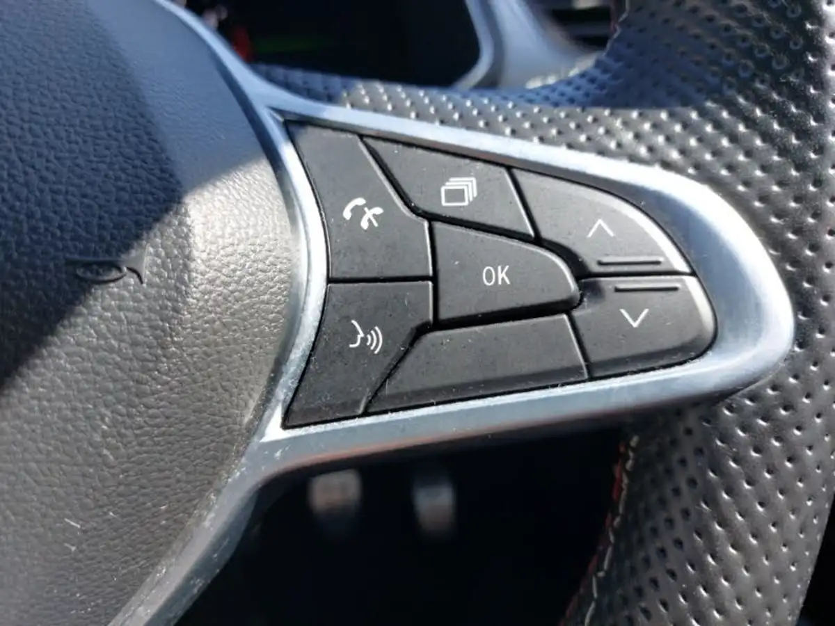 2022-renault-captur-13-tce-rs-line-big-13