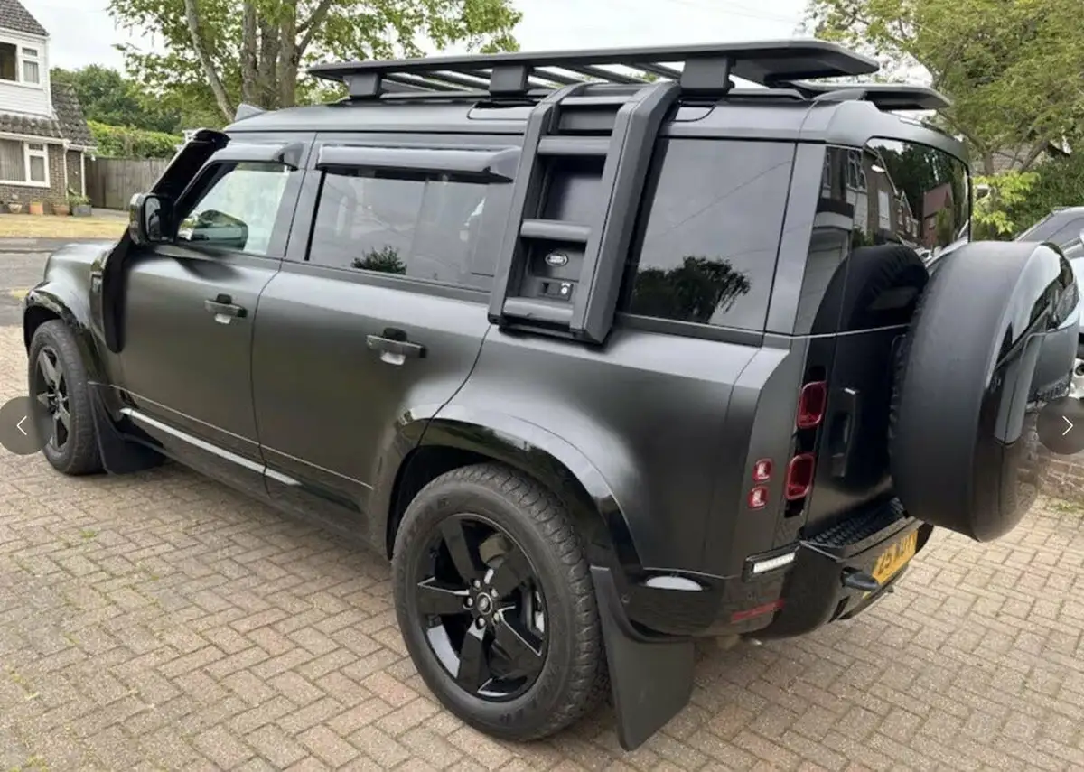 2023-land-rover-110-defender-30-d300-75th-edition-big-5